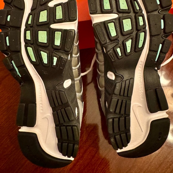 ***NIB*** Nike Air Women’s Sneakers in Teal, Grey & White- Size 10 - Picture 9 of 9